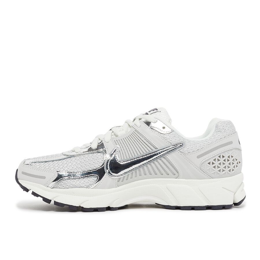 NIKE “VOMERO SILVER”