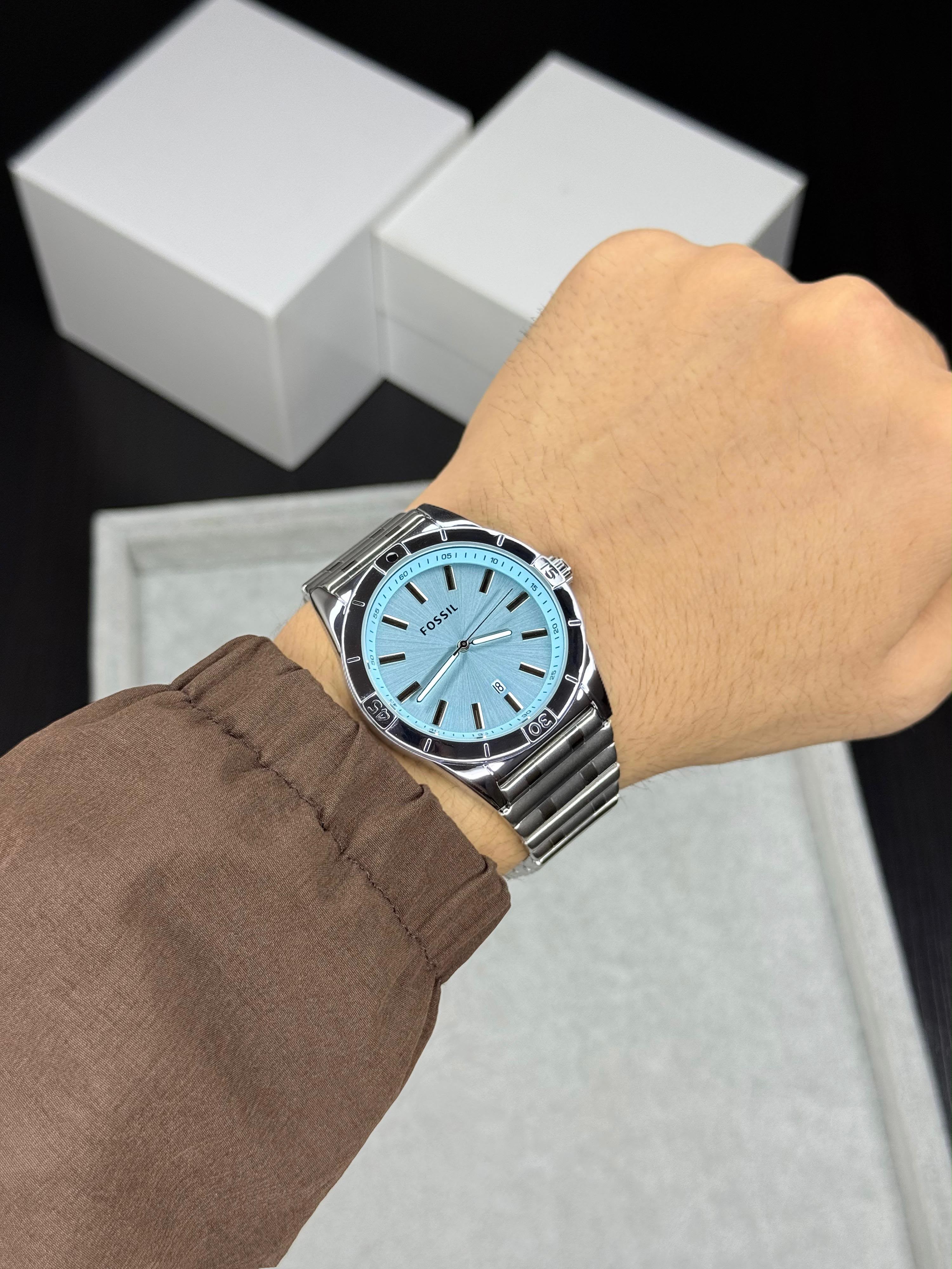 Fossil "Everett analog watch featuring"